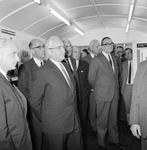 859253 Afbeelding van de aanwezigen bij de opening van de PV-trein (Persoonlijke Veiligheid) van de N.S. te Amsterdam ...